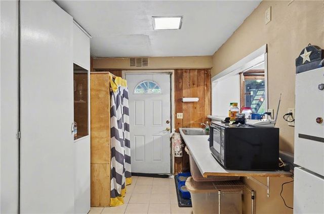 2933 Harvard Road, Lawrence, KS 66049