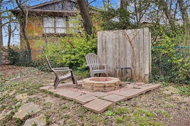 2933 Harvard Road, Lawrence, KS 66049