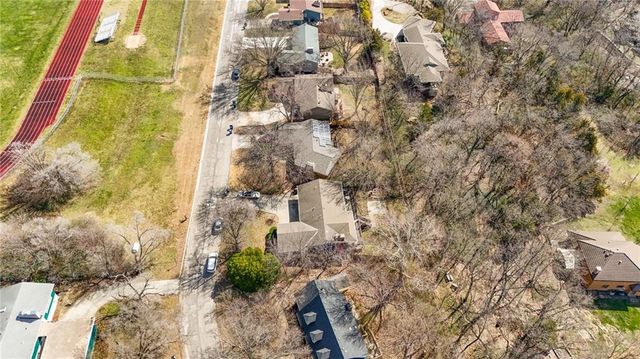 2933 Harvard Road, Lawrence, KS 66049