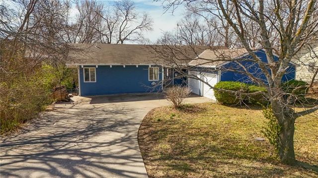 2933 Harvard Road, Lawrence, KS 66049