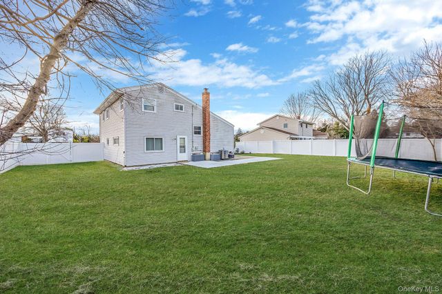 7 Seneca Drive, Commack, NY 11725