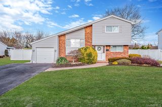 7 Seneca Drive, Commack, NY 11725
