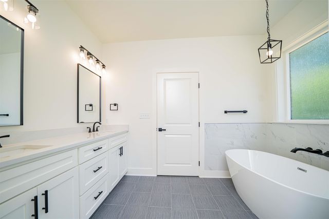 24016 Birdie Ln, Gladewater, TX 75647