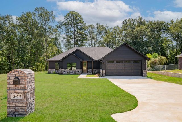 24016 Birdie Ln, Gladewater, TX 75647