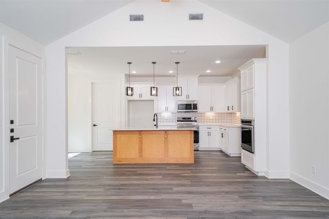 24016 Birdie Ln, Gladewater, TX 75647