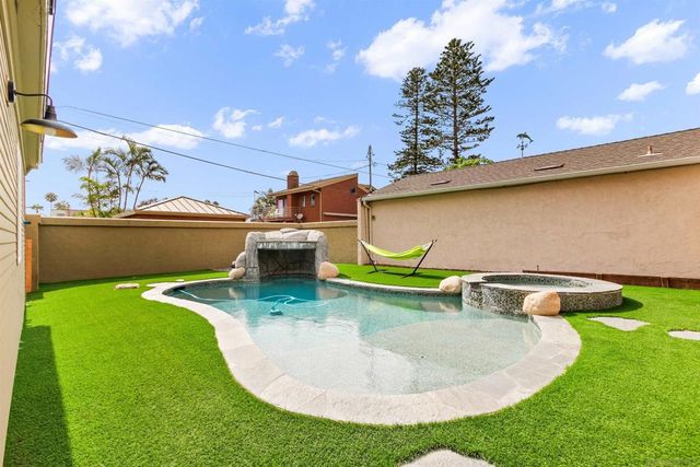 4120 Bayard St, San Diego, CA 92109