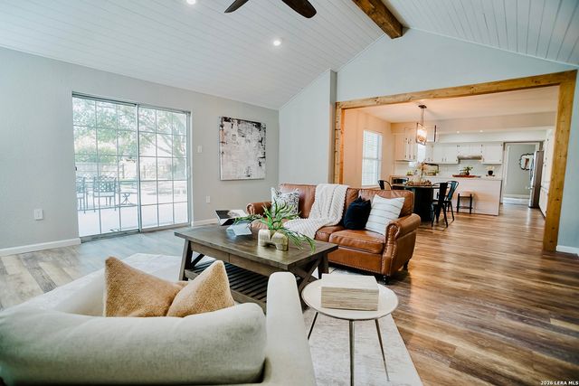 145 BOBWHITE TRL, Seguin, TX 78155