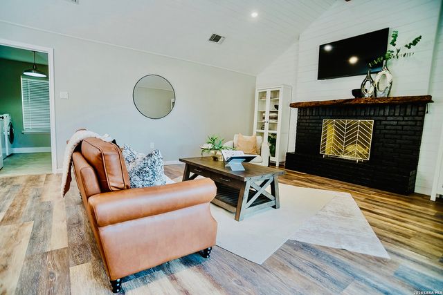 145 BOBWHITE TRL, Seguin, TX 78155