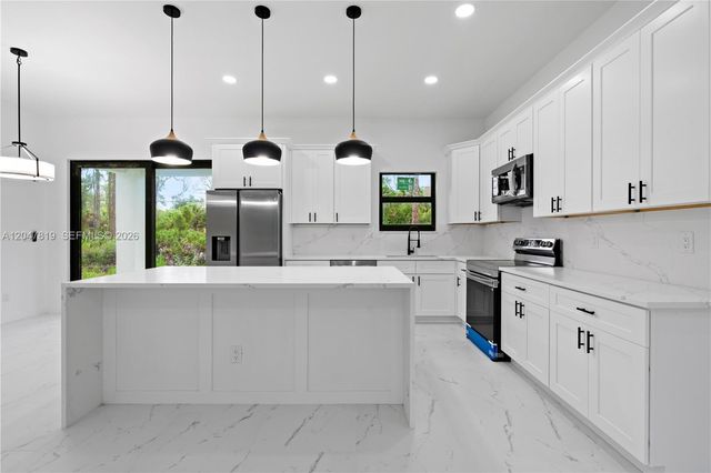 12086 Chamberlain Blvd, Port Charlotte, FL 33953