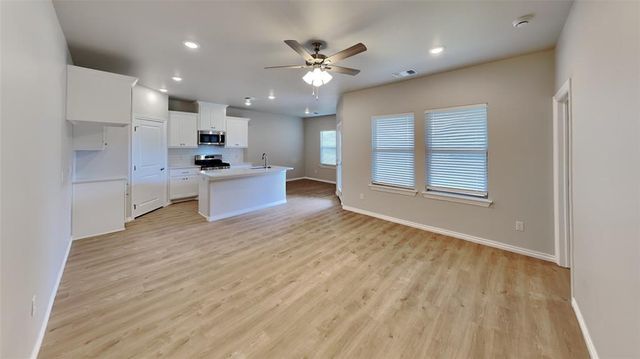 8012 Labelle Drive, Warr Acres, OK 73132