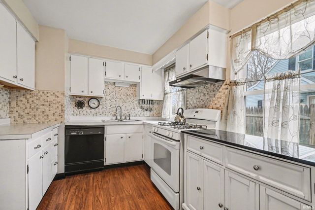 2403 Corby Boulevard, South Bend, IN 46615