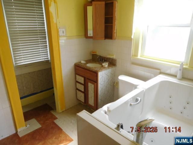 33 Harcourt Avenue, Bergenfield, NJ 07621