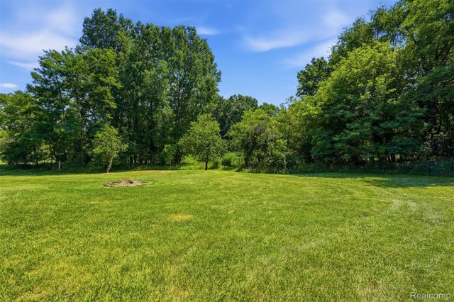 5885 Rowland Pine Court, Marion Township, MI 48843