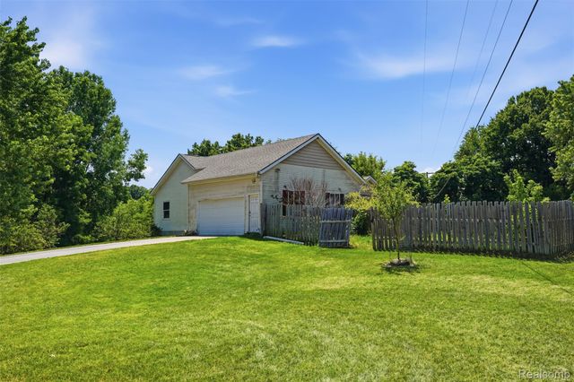 5885 Rowland Pine Court, Marion Township, MI 48843