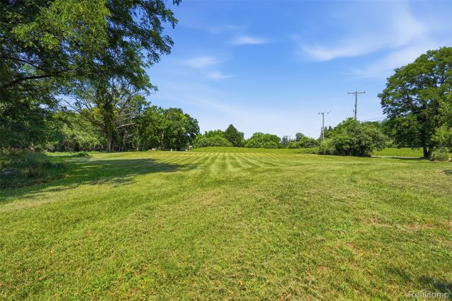 5885 Rowland Pine Court, Marion Township, MI 48843