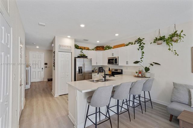 10589 W 33rd Ln, Hialeah, FL 33018