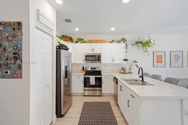 10589 W 33rd Ln, Hialeah, FL 33018