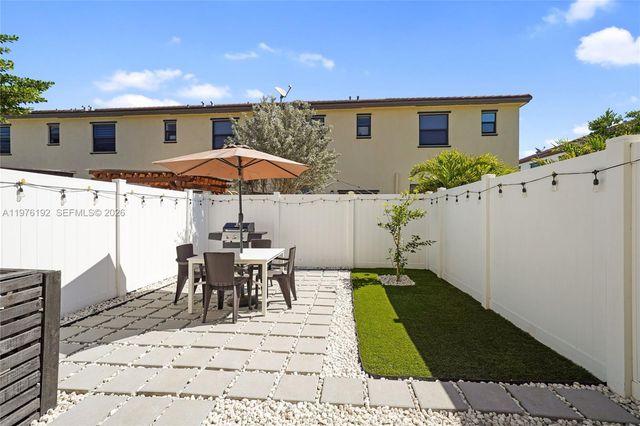 10589 W 33rd Ln, Hialeah, FL 33018