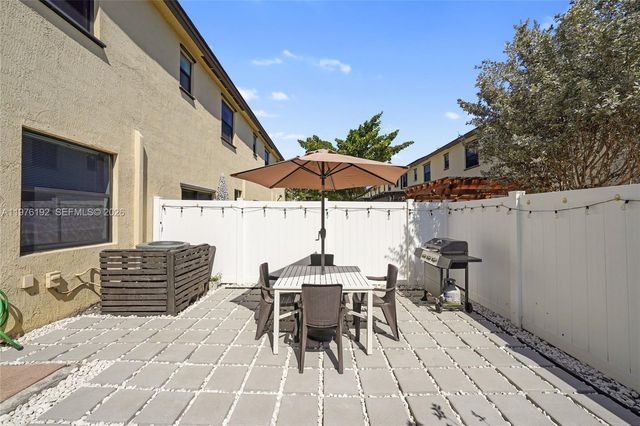 10589 W 33rd Ln, Hialeah, FL 33018