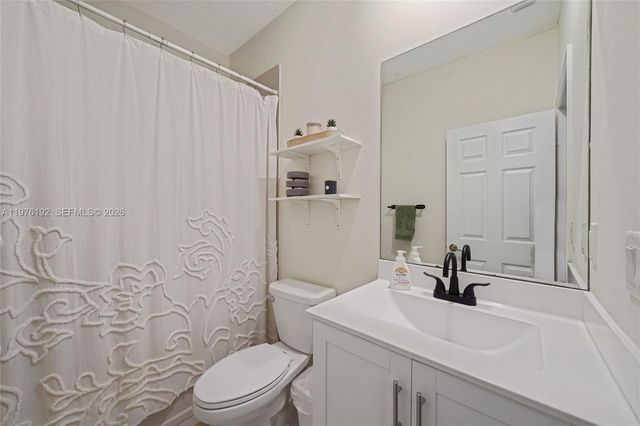 10589 W 33rd Ln, Hialeah, FL 33018