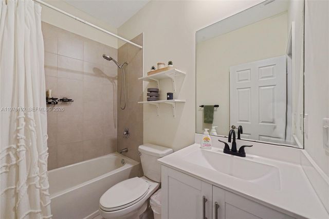 10589 W 33rd Ln, Hialeah, FL 33018