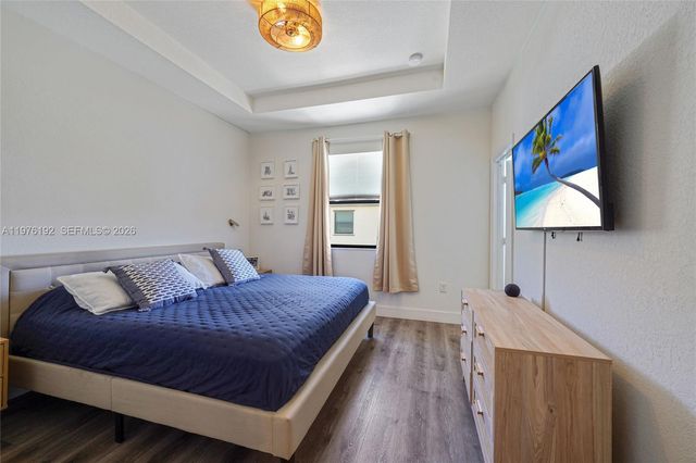 10589 W 33rd Ln, Hialeah, FL 33018