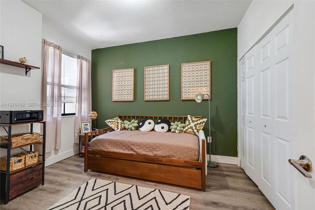 10589 W 33rd Ln, Hialeah, FL 33018