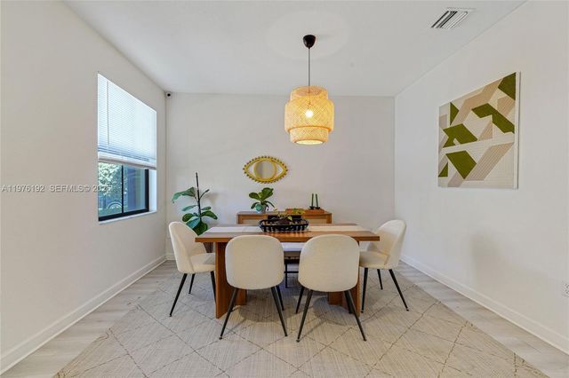 10589 W 33rd Ln, Hialeah, FL 33018