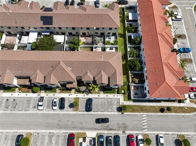 10589 W 33rd Ln, Hialeah, FL 33018