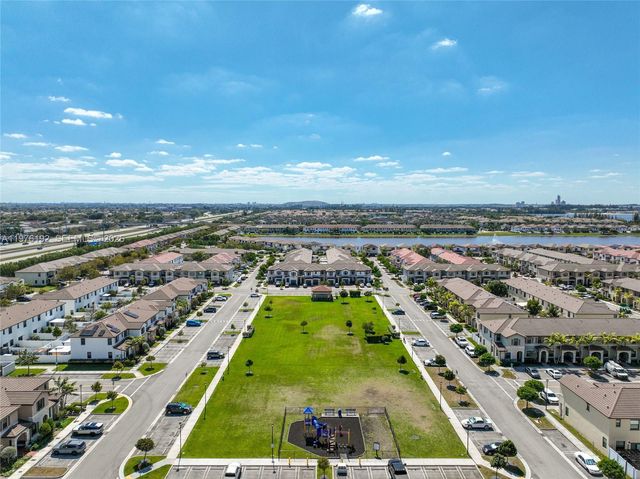 10589 W 33rd Ln, Hialeah, FL 33018