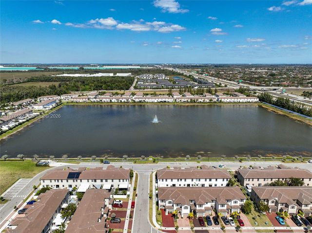 10589 W 33rd Ln, Hialeah, FL 33018