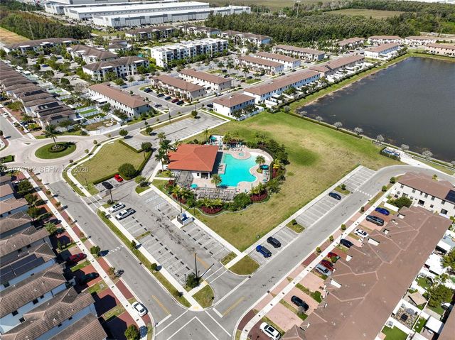 10589 W 33rd Ln, Hialeah, FL 33018