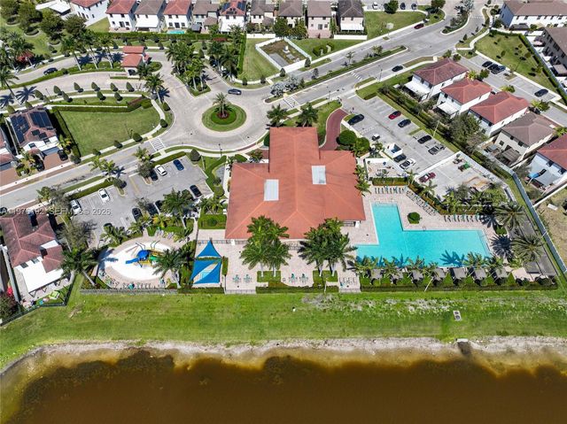 10589 W 33rd Ln, Hialeah, FL 33018