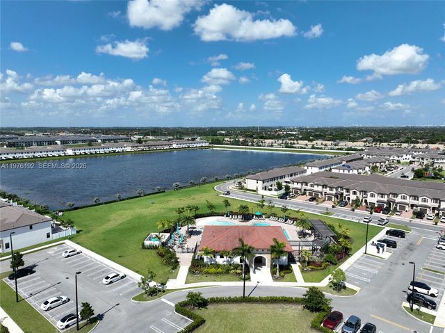 10589 W 33rd Ln, Hialeah, FL 33018