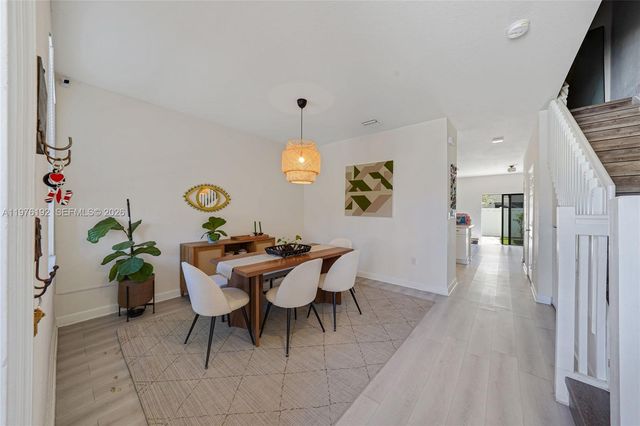 10589 W 33rd Ln, Hialeah, FL 33018