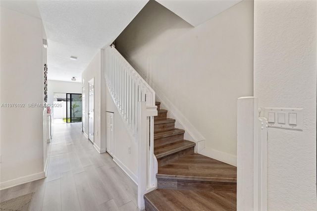 10589 W 33rd Ln, Hialeah, FL 33018