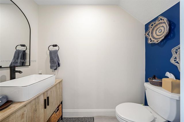 10589 W 33rd Ln, Hialeah, FL 33018