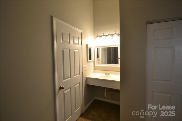 8123 Circle Tree Lane, Charlotte, NC 28277