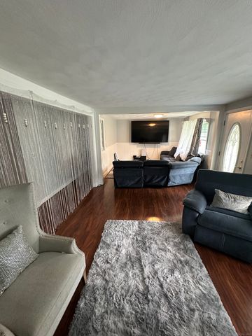 24 Bel Aire Circle, Windsor Locks, CT 06096