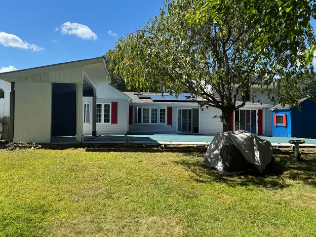 24 Bel Aire Circle, Windsor Locks, CT 06096