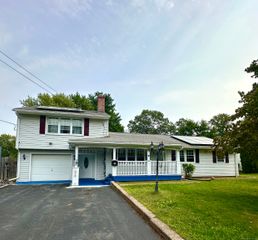 24 Bel Aire Circle, Windsor Locks, CT 06096