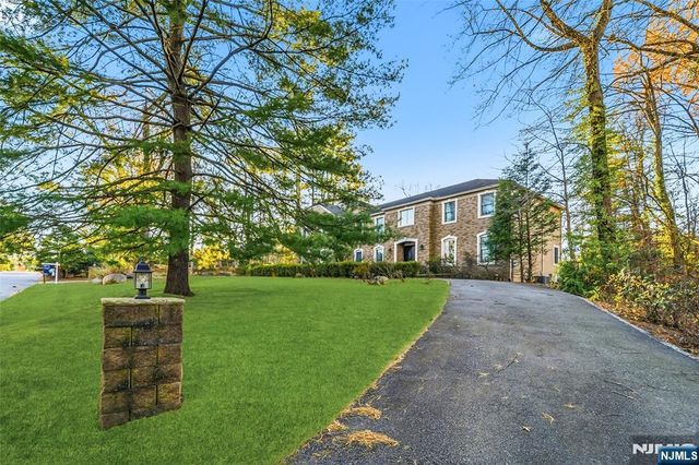 27 Pine Hill Road, Old Tappan, NJ 07675