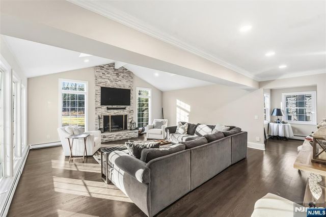 27 Pine Hill Road, Old Tappan, NJ 07675