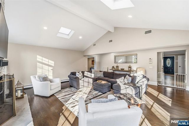 27 Pine Hill Road, Old Tappan, NJ 07675