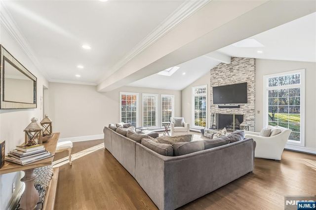 27 Pine Hill Road, Old Tappan, NJ 07675