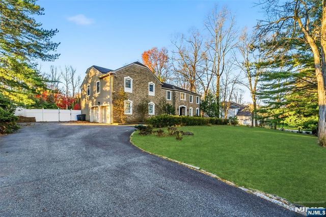 27 Pine Hill Road, Old Tappan, NJ 07675