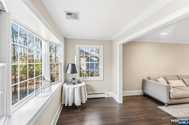 27 Pine Hill Road, Old Tappan, NJ 07675