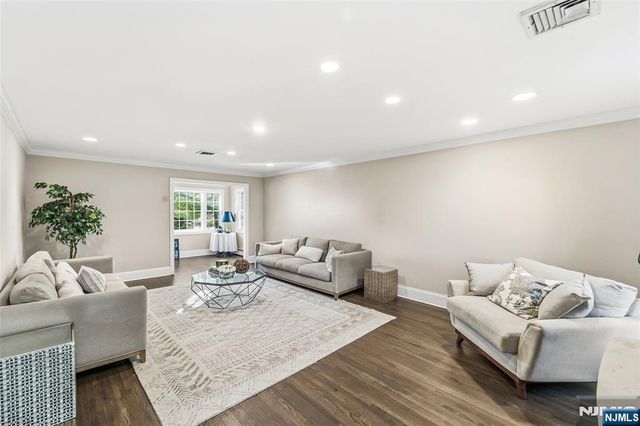 27 Pine Hill Road, Old Tappan, NJ 07675