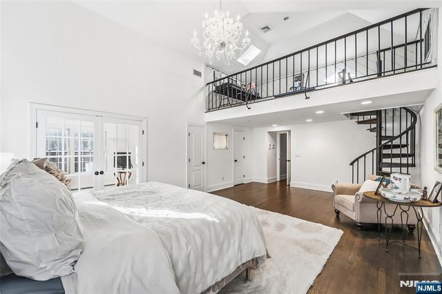 27 Pine Hill Road, Old Tappan, NJ 07675