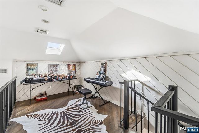 27 Pine Hill Road, Old Tappan, NJ 07675